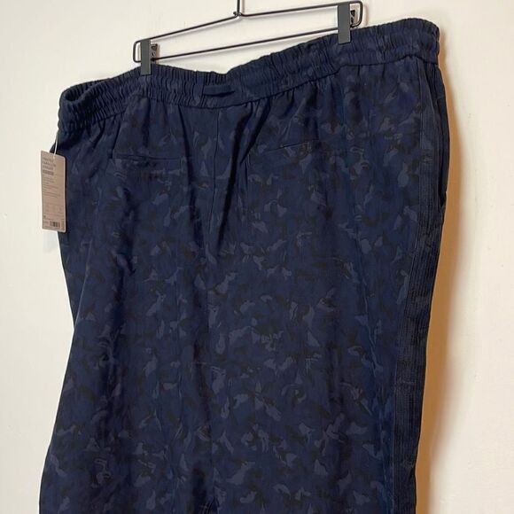 Athleta Stratum Camo Printed Farallon Jogger 26 NWT - Picture 5 of 8